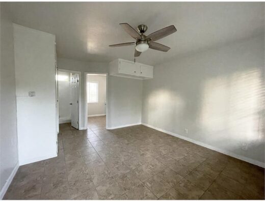 Studio Apartment 11425 S Figueroa St in Los Angeles, CA 90061