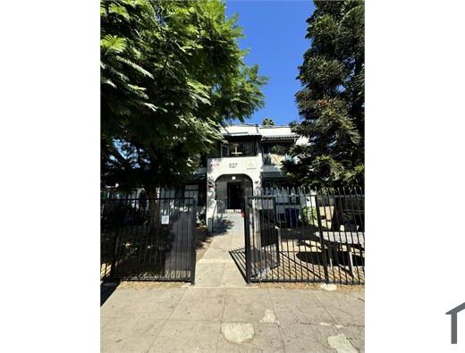 1 Bedroom Apartment 527 W 46Th St in Los Angeles, CA 90037