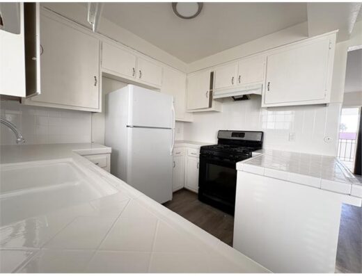 Studio Apartment 12722 S Figueroa St in Los Angeles, CA 90061