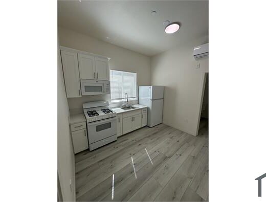 1 Bedroom Apartment 1120 E 25Th St in Los Angeles, CA 90011