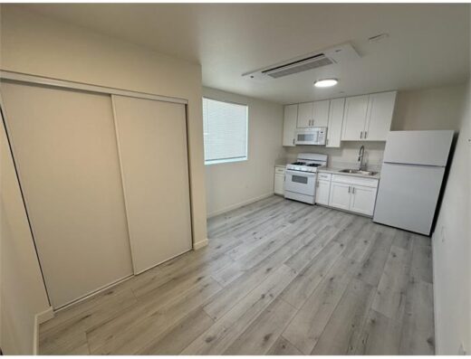 Studio Apartment 1120 E 25Th St in Los Angeles, CA 90011