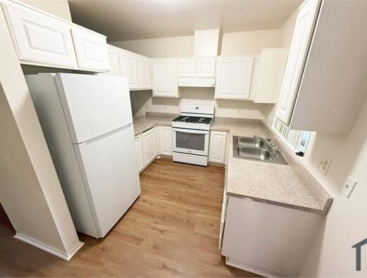 2 Bedroom Apartment 2250 E 111Th St in Los Angeles, CA 90059