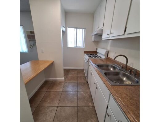 Studio Apartment 6815 Kelvin Ave in Winnetka, CA 91306