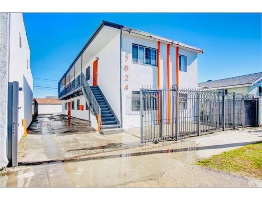 2 Bedroom Apartment 7924 S Main St in Los Angeles, CA 90003