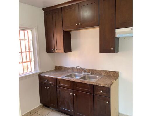 1 Bedroom Apartment 195 W 41St Pl in Los Angeles, CA 90037