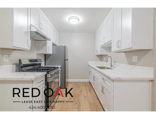 2 Bedroom Apartment 1909 Buckingham Rd in Los Angeles, CA 90016