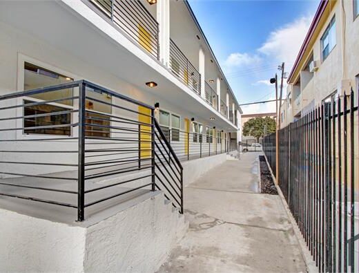 2 Bedroom Apartment 161 S Burlington Ave in Los Angeles, CA 90057