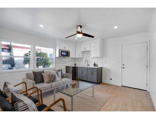 2 Bedroom Apartment 161 S Burlington Ave in Los Angeles, CA 90057