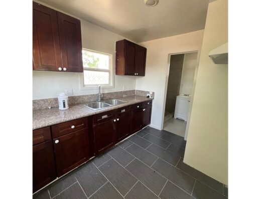 Studio Apartment 1471 W 37Th Dr in Los Angeles, CA 90018