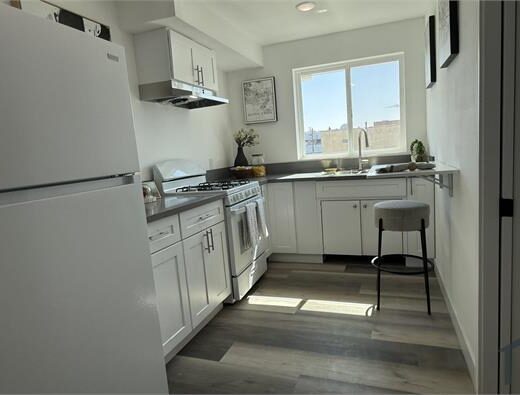 1 Bedroom Apartment 2837 San Marino St in Los Angeles, CA 90006